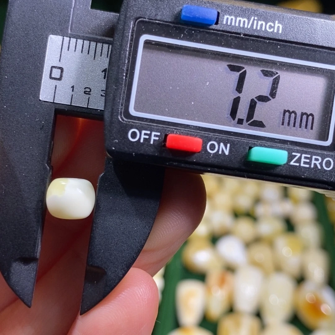 蜜蜡未镶嵌裸石配饰