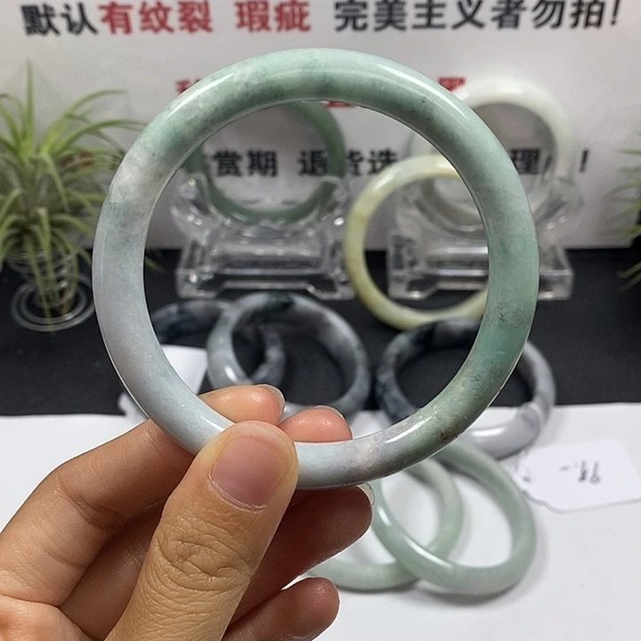未镶嵌手镯翡翠25号。60圈