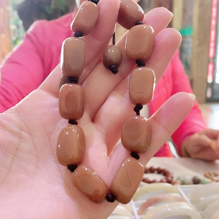 密玉（石英质玉）颈饰未镶嵌