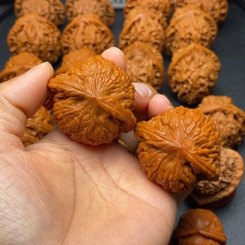 【闪购商品】文玩核桃把件45绣球