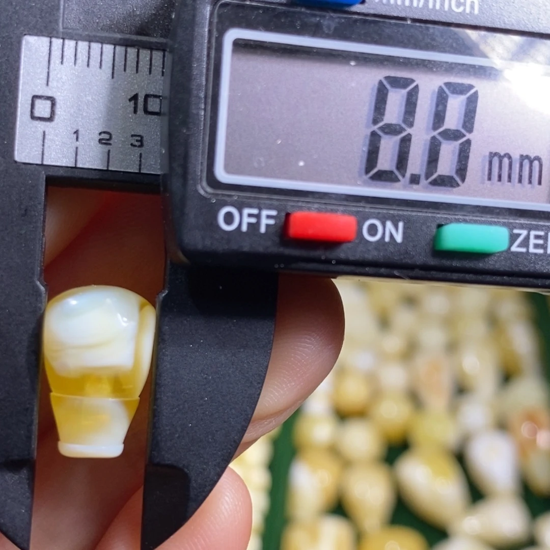 蜜蜡未镶嵌裸石微瑕