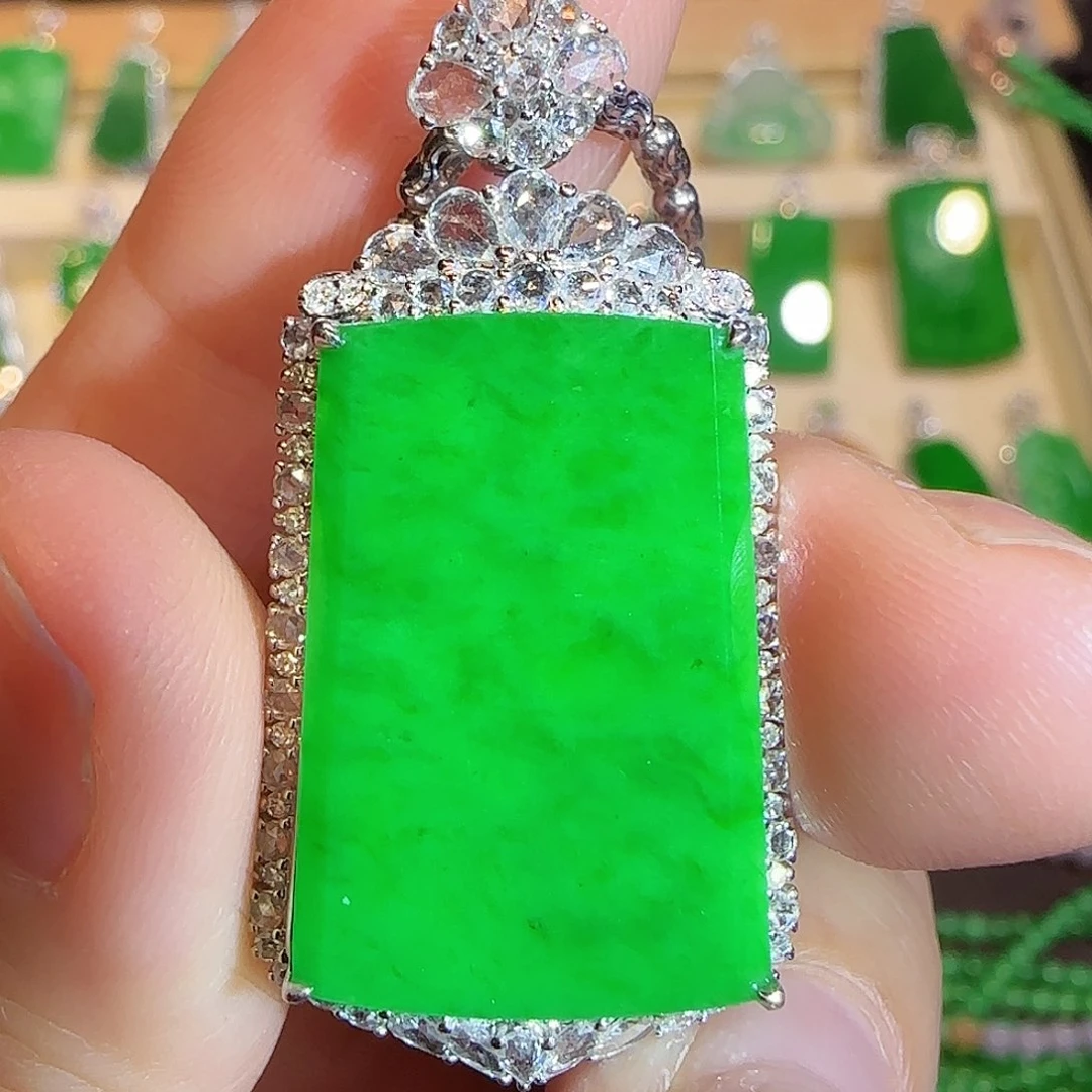 翡翠吊坠(不含链)18K金镶嵌