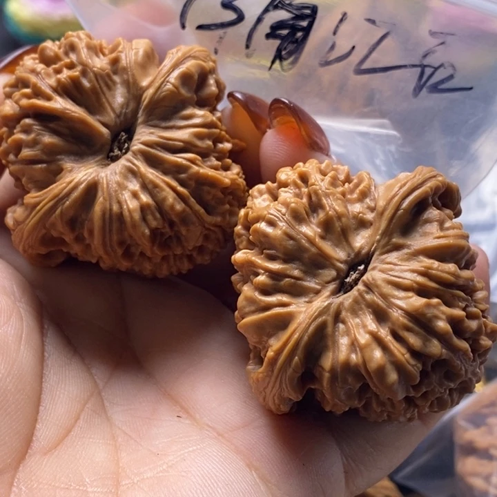 大***部文玩核桃吊坠南江石