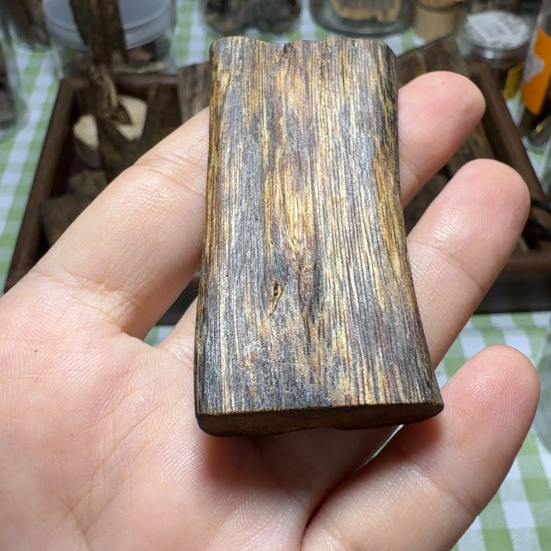 木拉*奇楠东江绿红棋9.6g