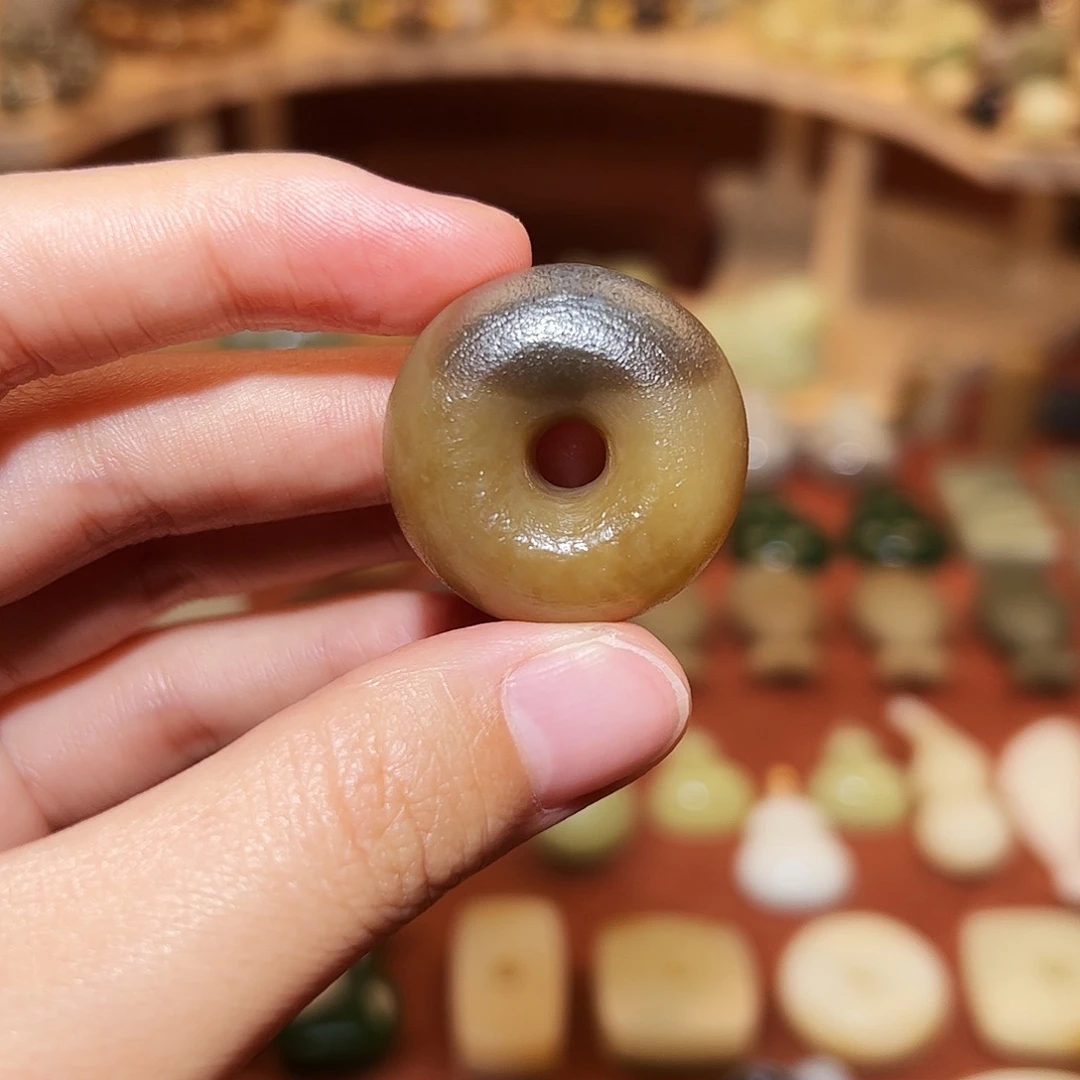 小***儿和田玉未镶嵌颈饰