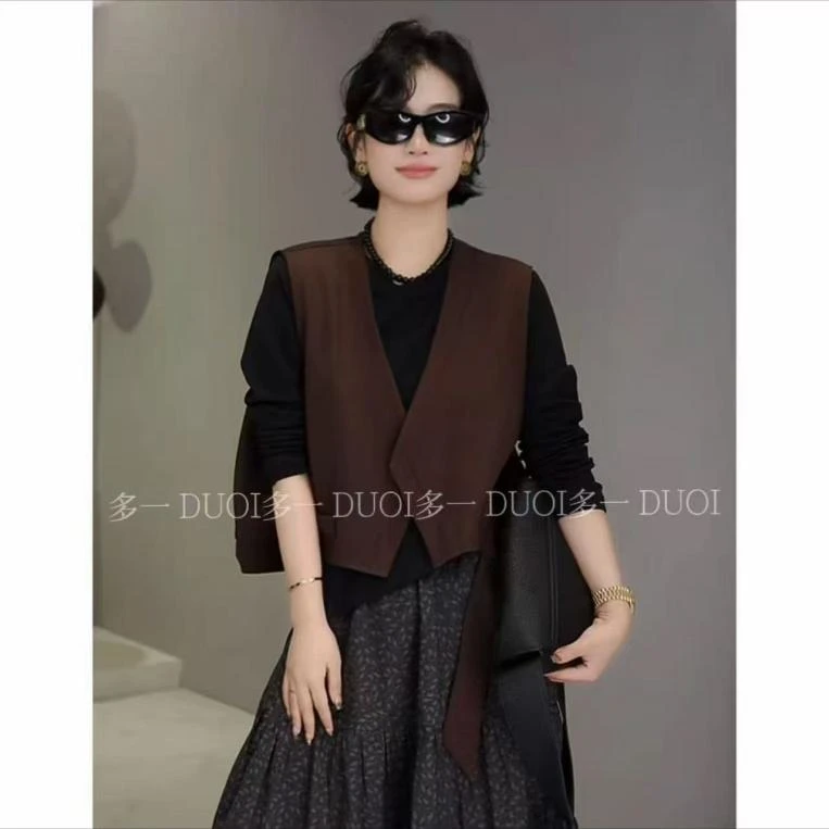 多一“西装马甲”2025秋季时尚不规则飘带坎肩一粒扣无袖外搭马甲