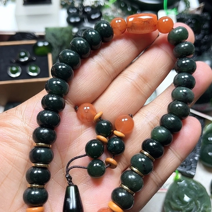 蛇纹石玉未镶嵌颈饰