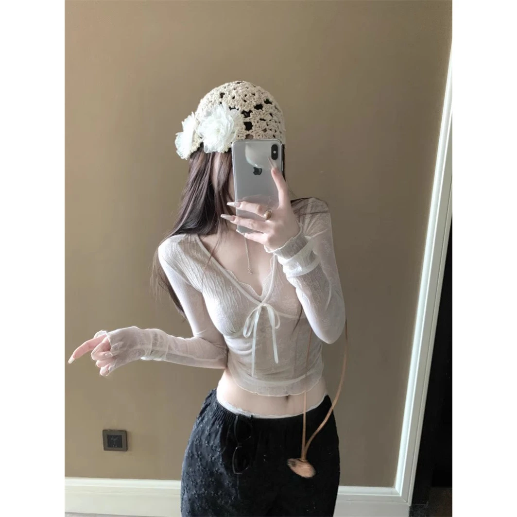 【现货】清迈达令复古设计感V领蝴蝶结蕾丝衫女秋冬收腰显瘦短上衣