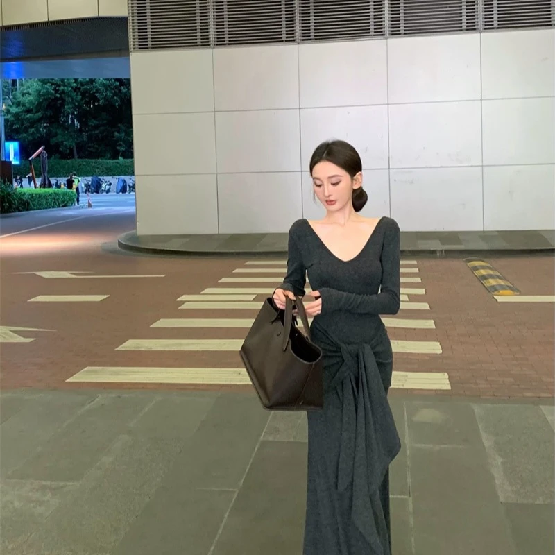 深灰色v领长袖连衣裙女秋季修身长裙气质收腰包臀裙子披肩两件套