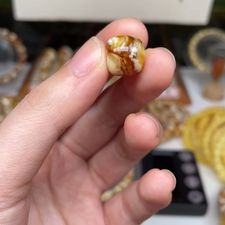 老***酒琥珀未镶嵌裸石33号