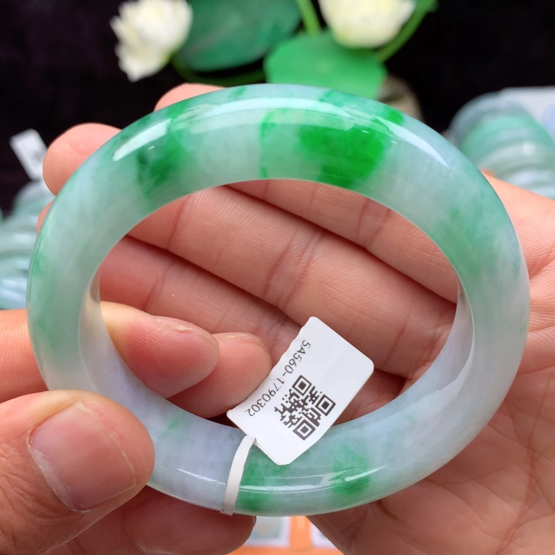 翡翠手镯未镶嵌缅甸翡翠