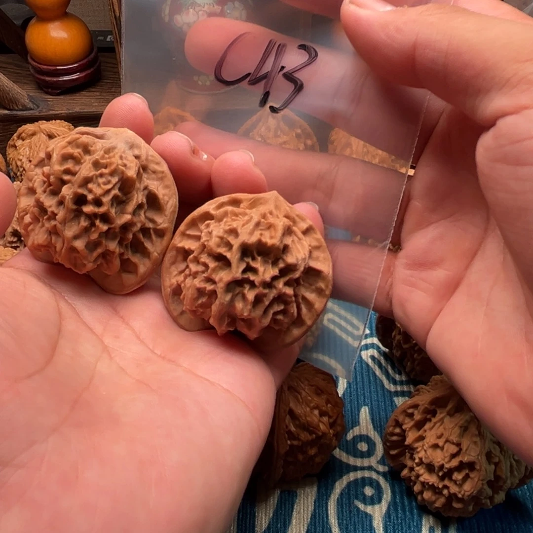 文玩核桃吊坠刀子