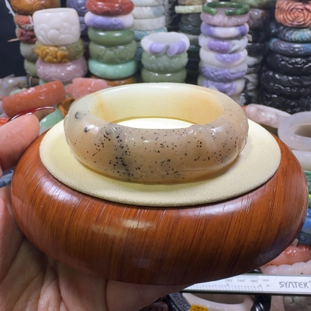 石英质玉（佘太翠）未镶嵌手镯5。54。不退换