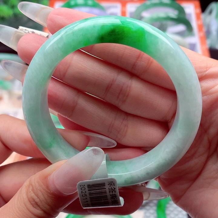 翡翠未镶嵌手镯翡翠