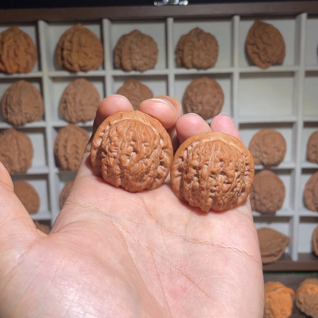 @***H文玩核桃把件36.5血麒麟