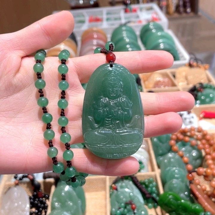 石英质玉未镶嵌颈饰