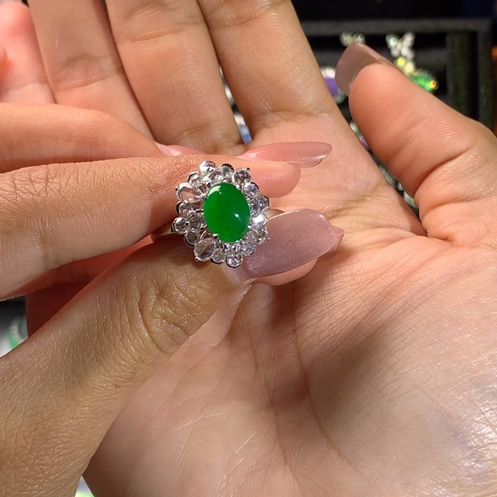 翡翠18K金镶嵌戒指蛋面