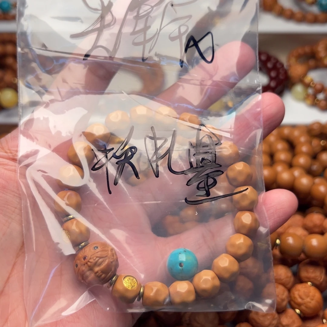 辉***辰猴头核桃手串奶酪