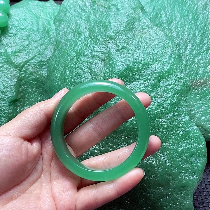 新疆东陵玉手镯55圈口