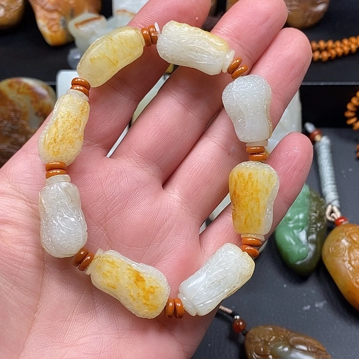 和***一和田玉未镶嵌套链