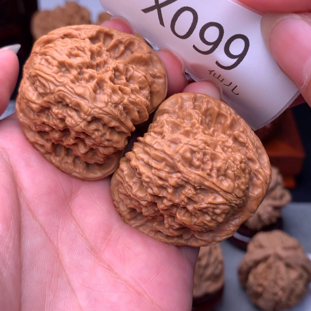 文玩核桃把件红皮南疆石44