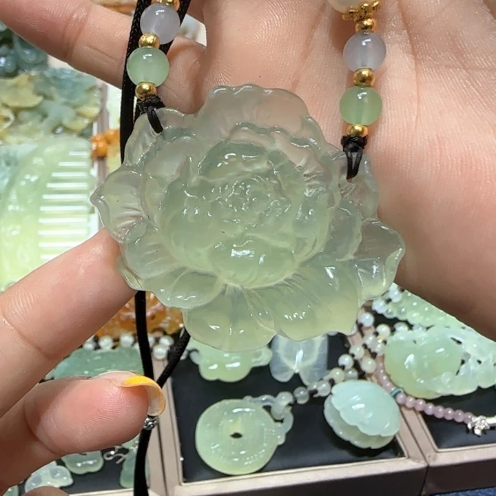 蛇纹石玉未镶嵌吊坠