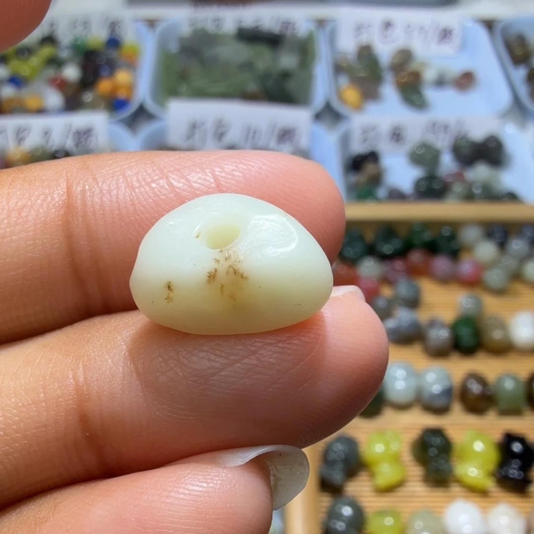 和田玉未镶嵌珠宝奇石