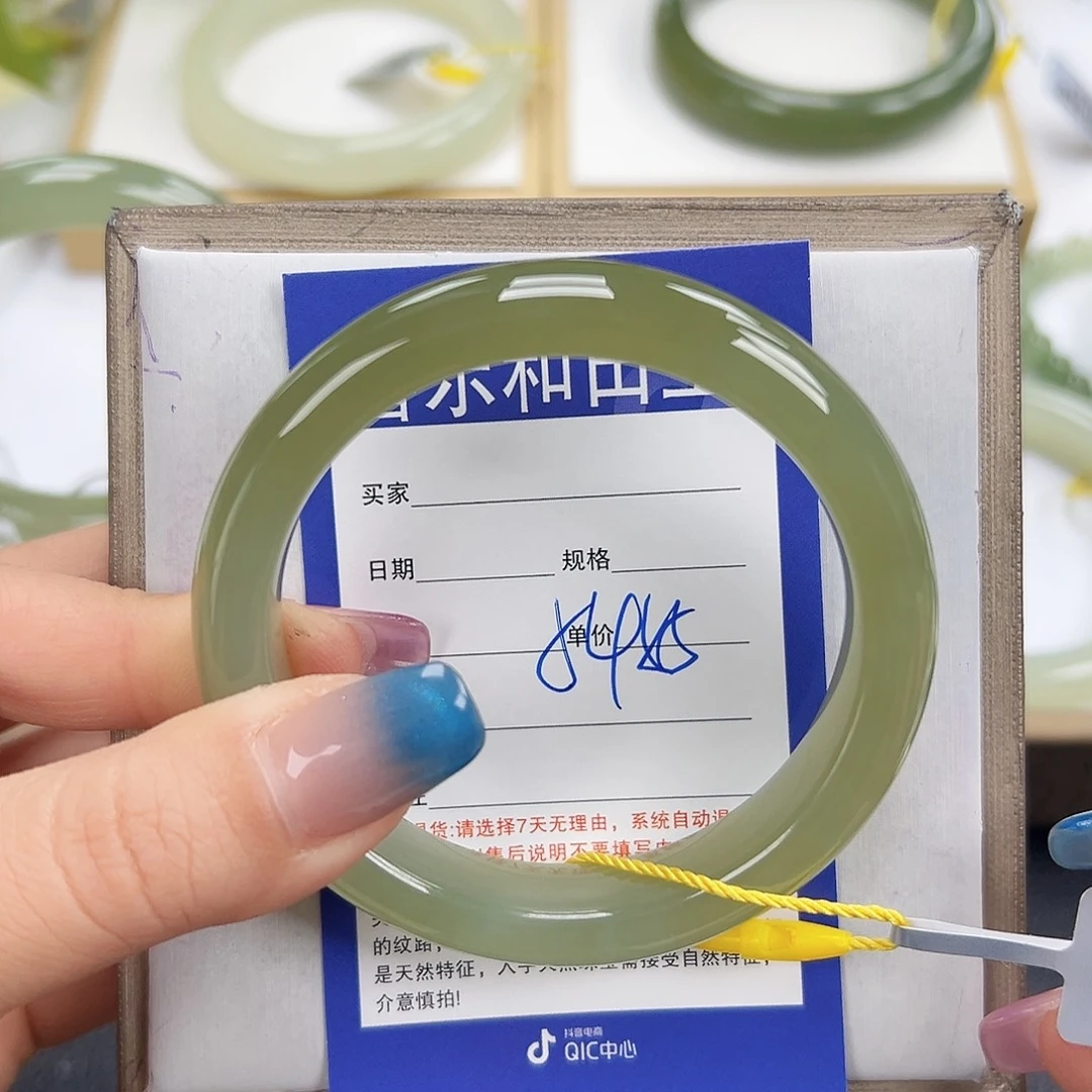 和田玉未镶嵌手镯