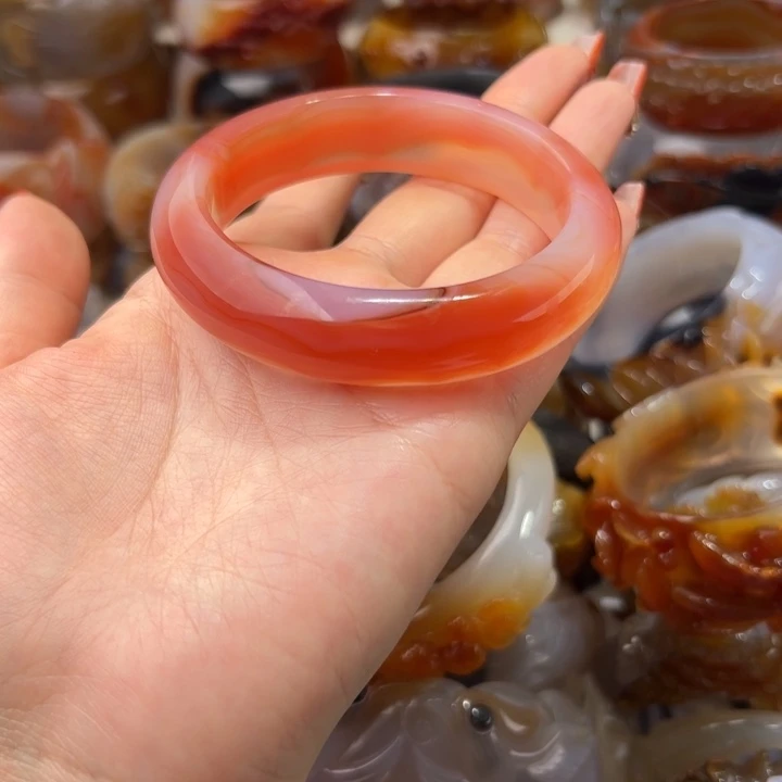 玛瑙/玉髓手镯未镶嵌彼*花一共150