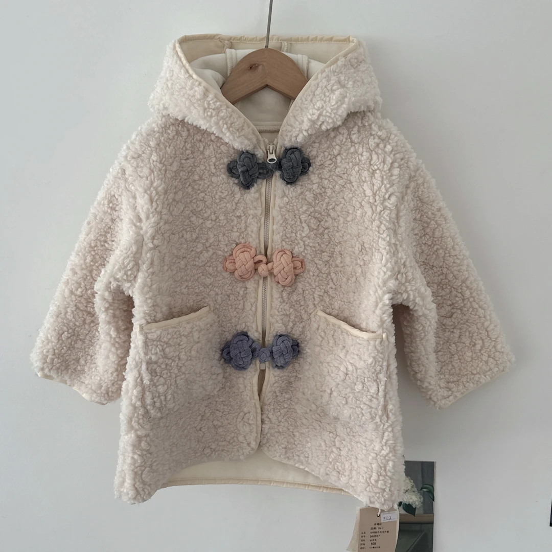 【一周童装】｛子墨｝跳色扣子毛毛外套 皮毛一体 中长款 可爱甜美