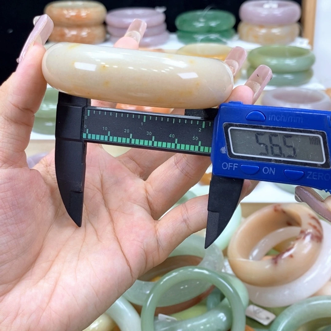 石英岩玉手镯未镶嵌