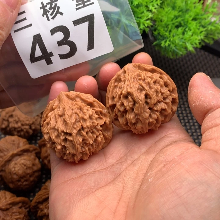 文玩核桃把件皇冠40