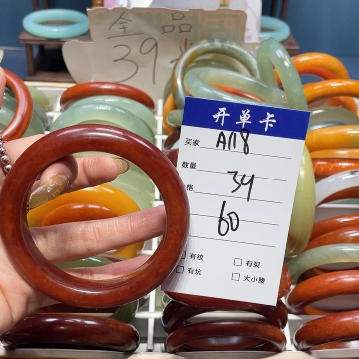 蛇纹石玉手镯未镶嵌蝶**舞