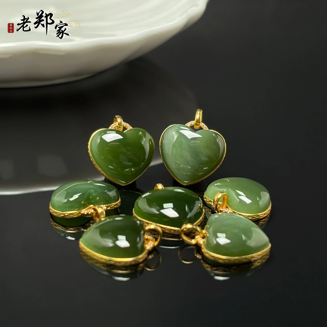 【老郑家】18K金和田玉爱心吊坠 3093-2 多样性发一件 约14*16*5mm