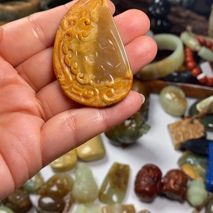 冰***a岫岩河磨玉（透闪石质玉）未镶嵌手镯