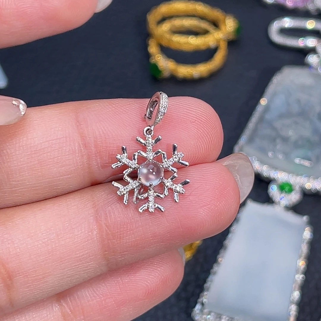 颈饰18K金镶嵌翡翠雪花