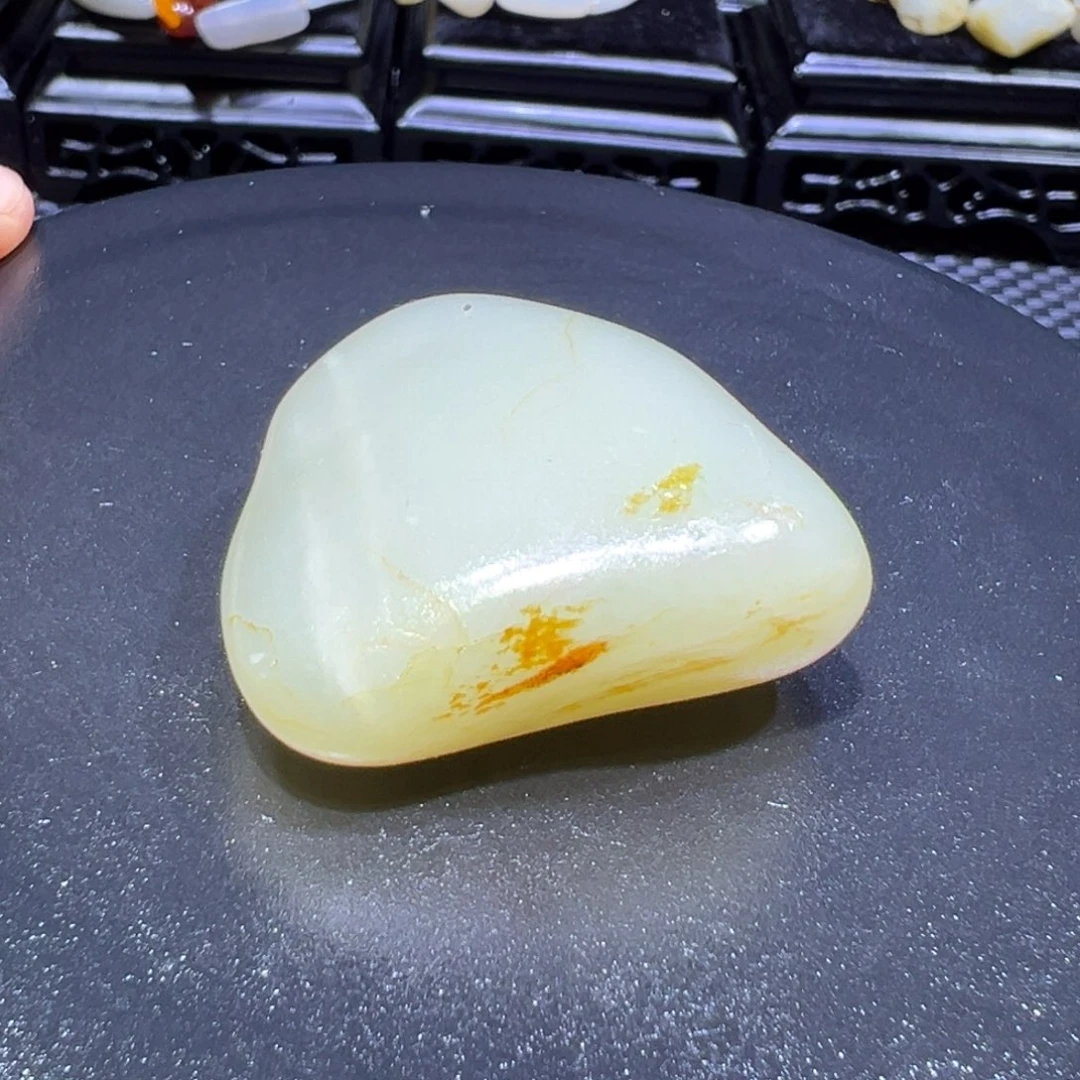 和田玉（子料）未镶嵌颈饰45克-106