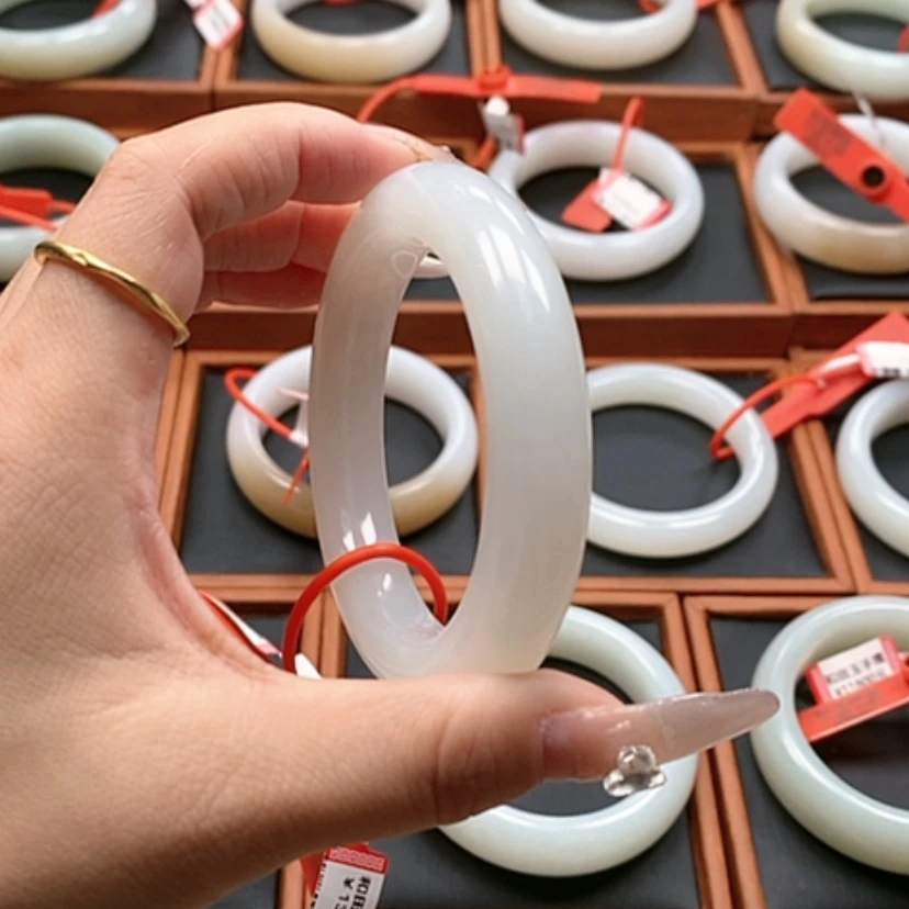 【闪购商品】未镶嵌手镯和田玉