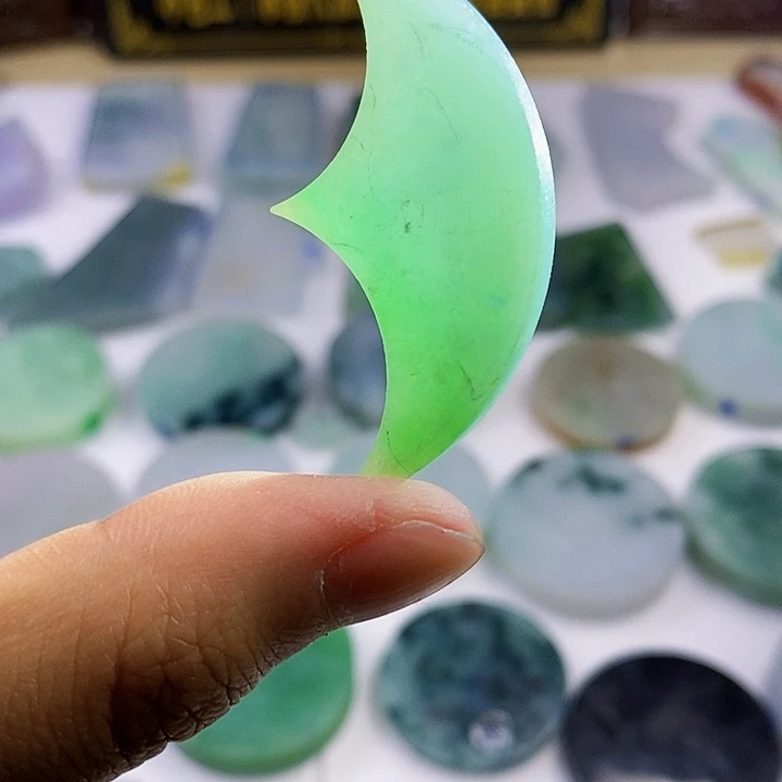 颈饰未镶嵌翡翠翡翠