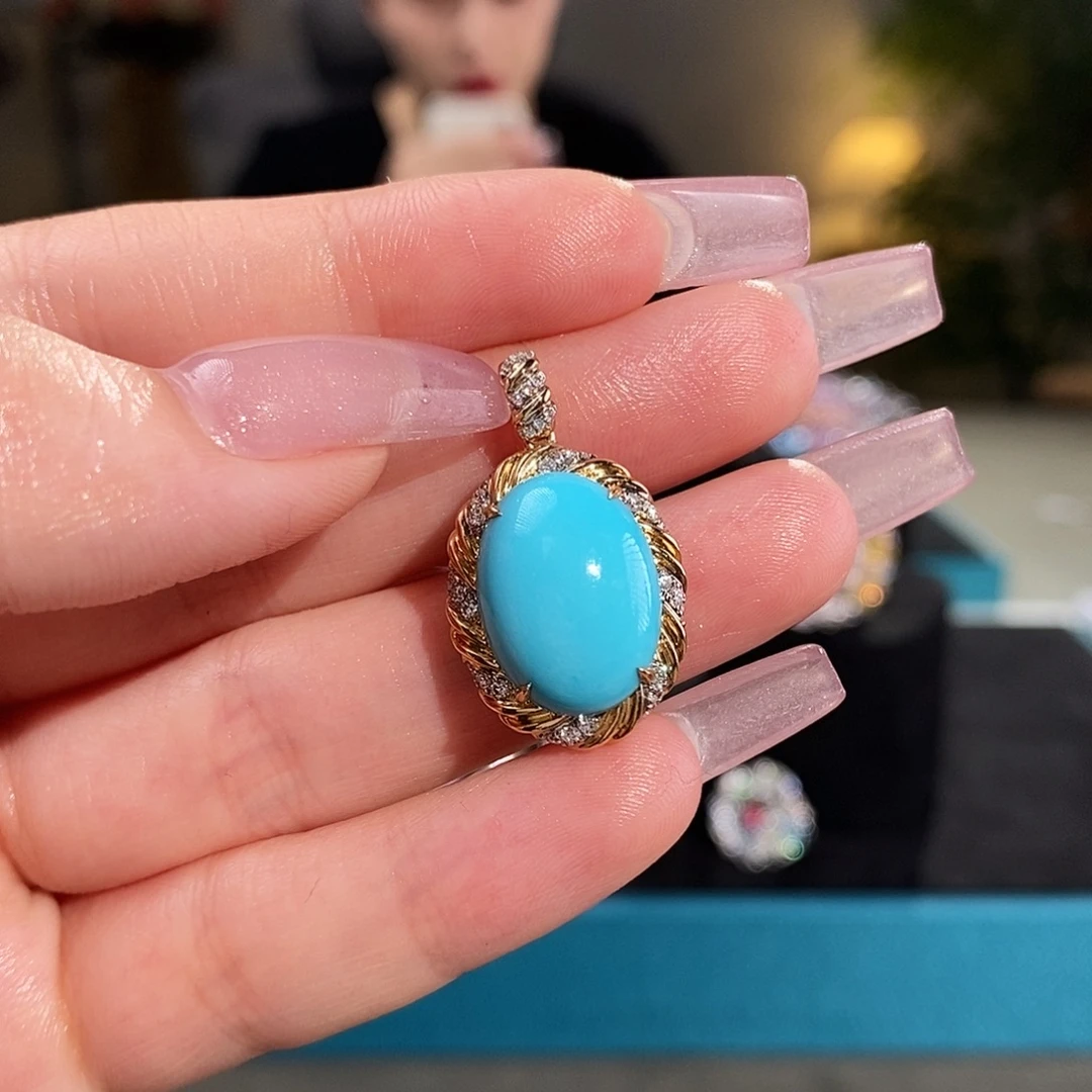 绿松石18K金镶嵌颈饰8.05ct