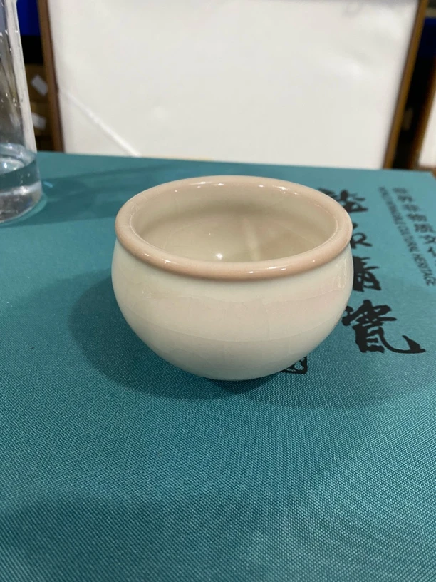 淡黄牛奶杯全品杯