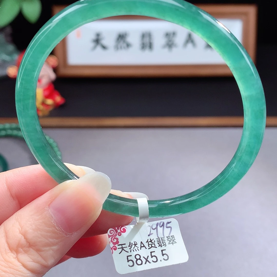 未镶嵌手镯（圆镯）翡翠