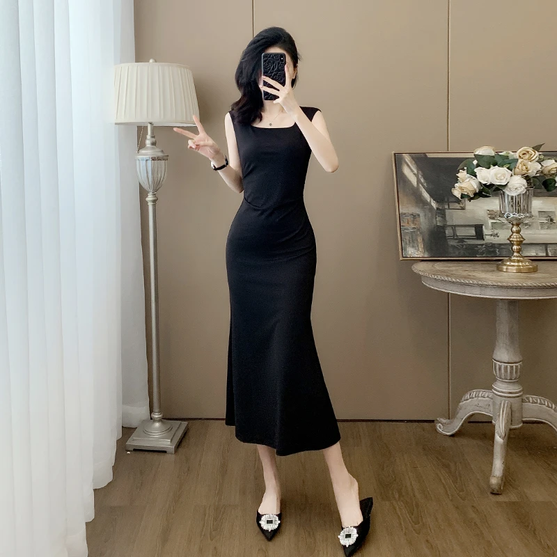 无袖方领褶皱连衣裙显高法式长裙开叉小黑裙收腰性感夏季气质