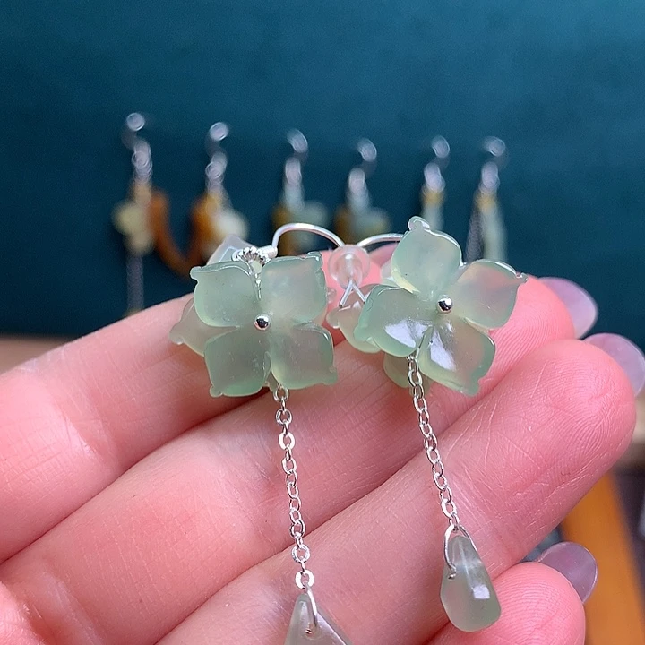 未镶嵌蛇纹石玉耳饰