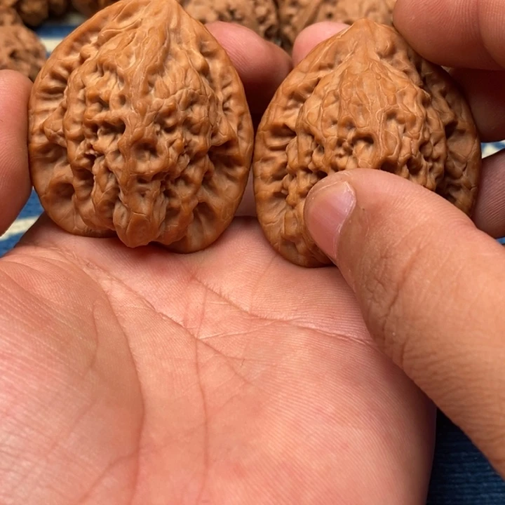 文玩核桃吊坠金公子