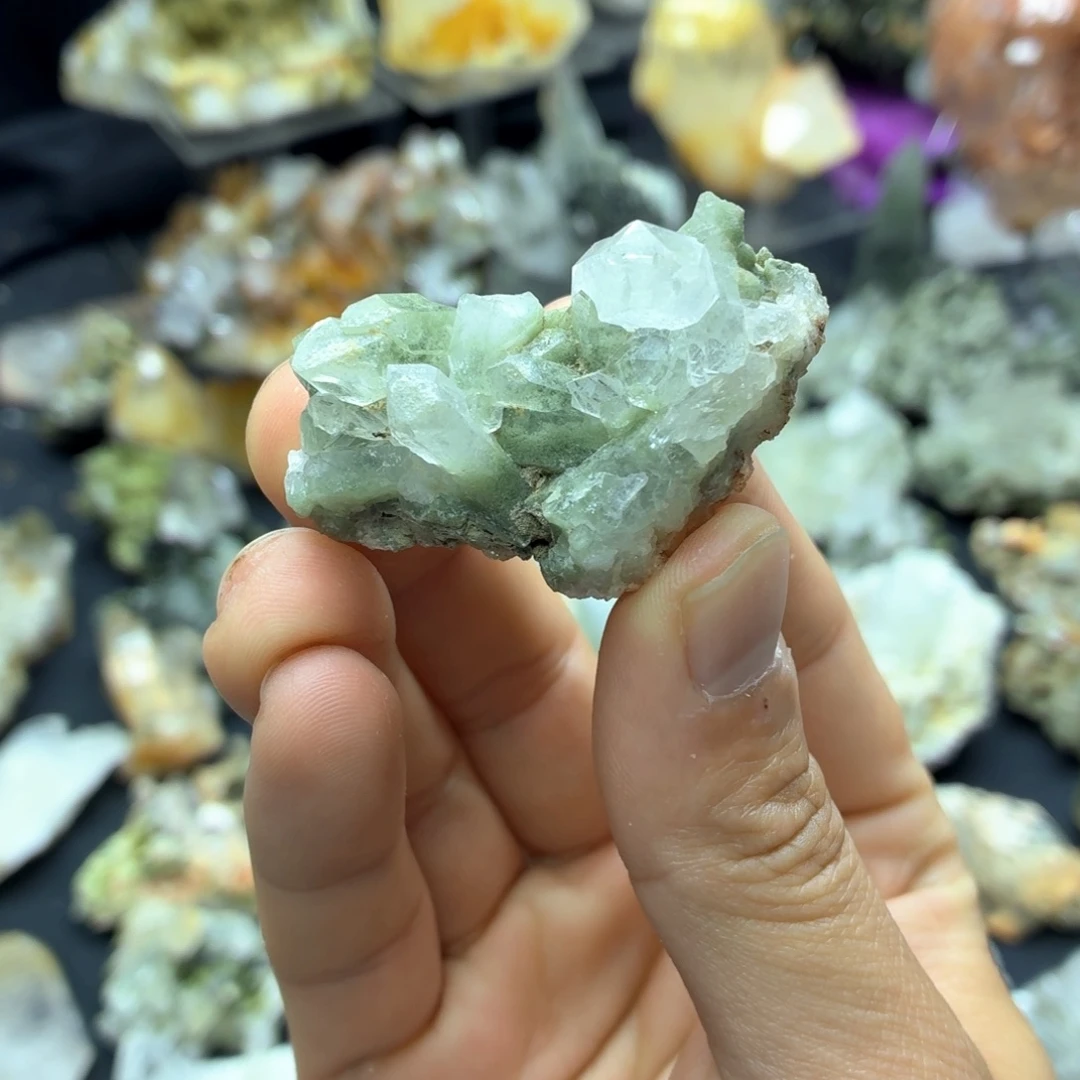 石材有点小害羞的绿幽