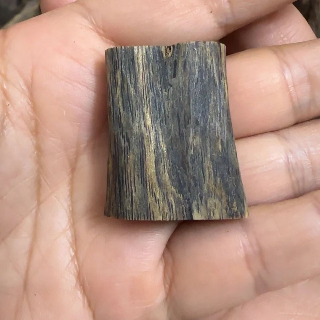 沉香沉香碎屑绿棋楠蓝宝石沉香牌5.6克