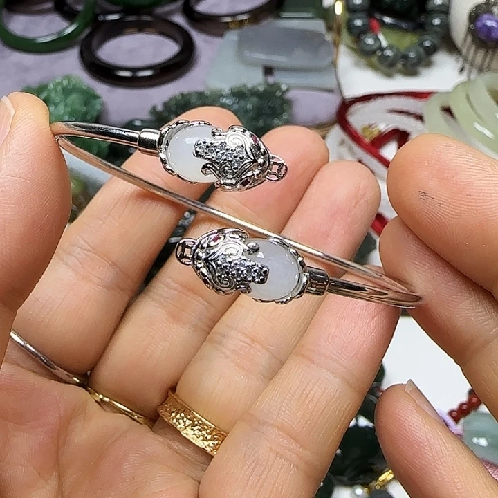 晗***～和田玉未镶嵌手链手镯子