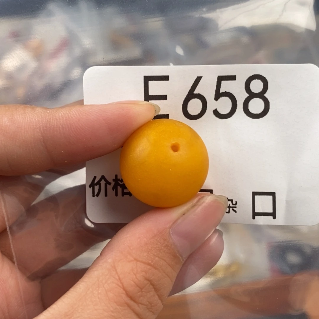蜜蜡未镶嵌珠宝奇石