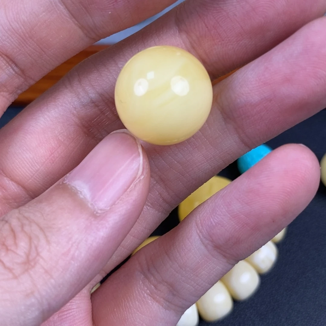 琥珀未镶嵌珠宝奇石12